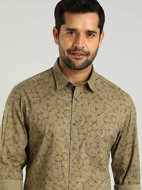 Indian Terrain Men's Regular Fit Full Sleeve Tropical Print Green Shirt